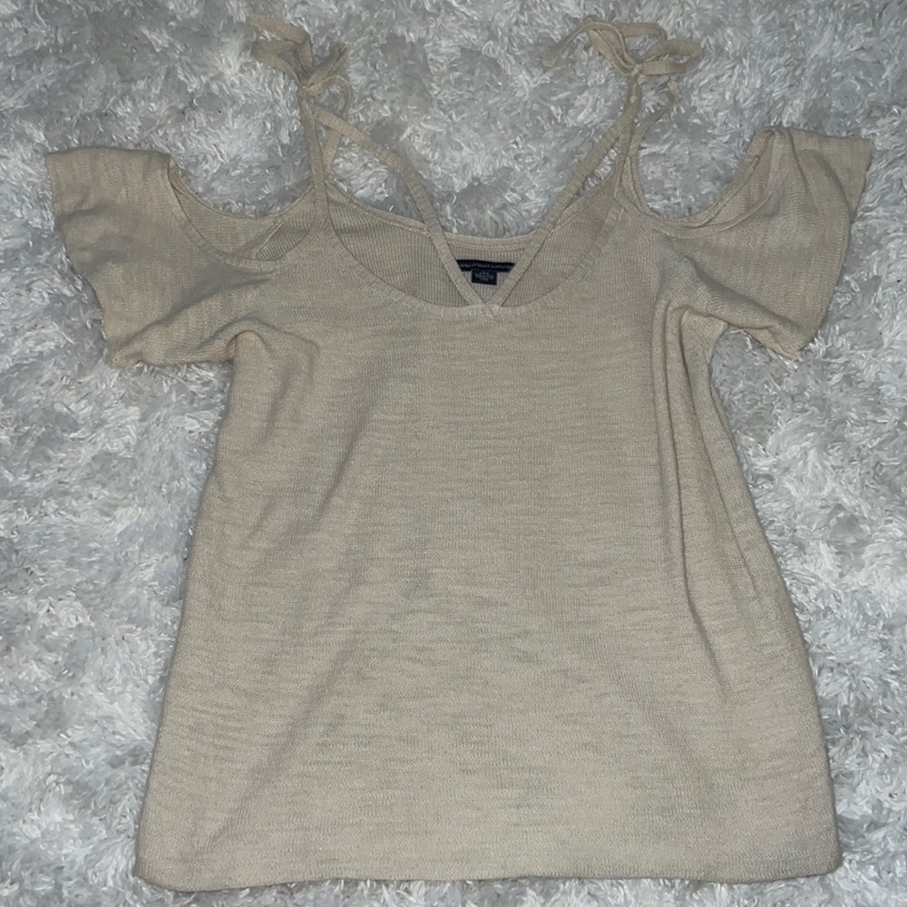 Cream colored American Eagle Outfitters short sleeve Blouse.
